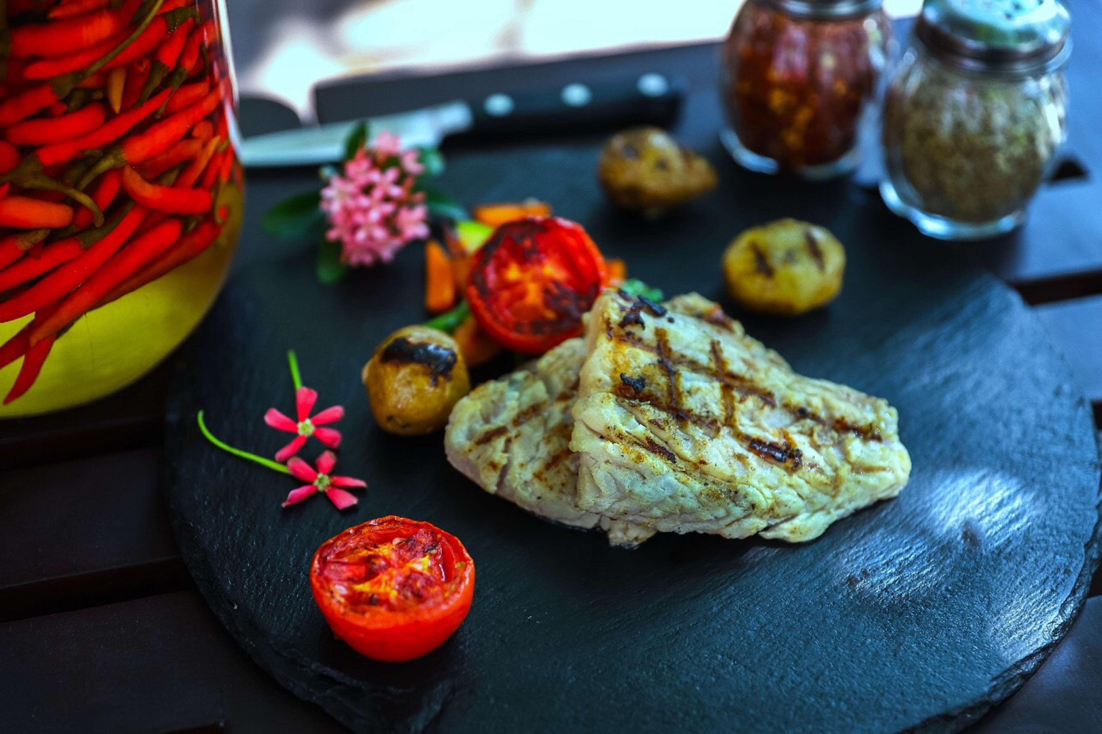Hilton Mumbai International Airport Hotel Luaran gambar Grilled halibut