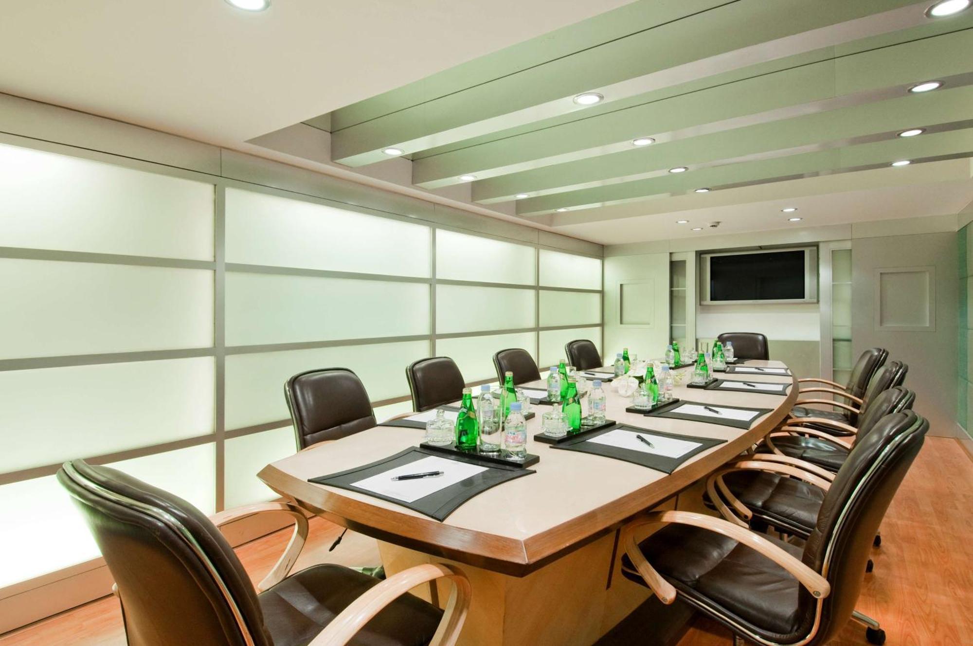 Hilton Mumbai International Airport Hotel Luaran gambar Meeting room