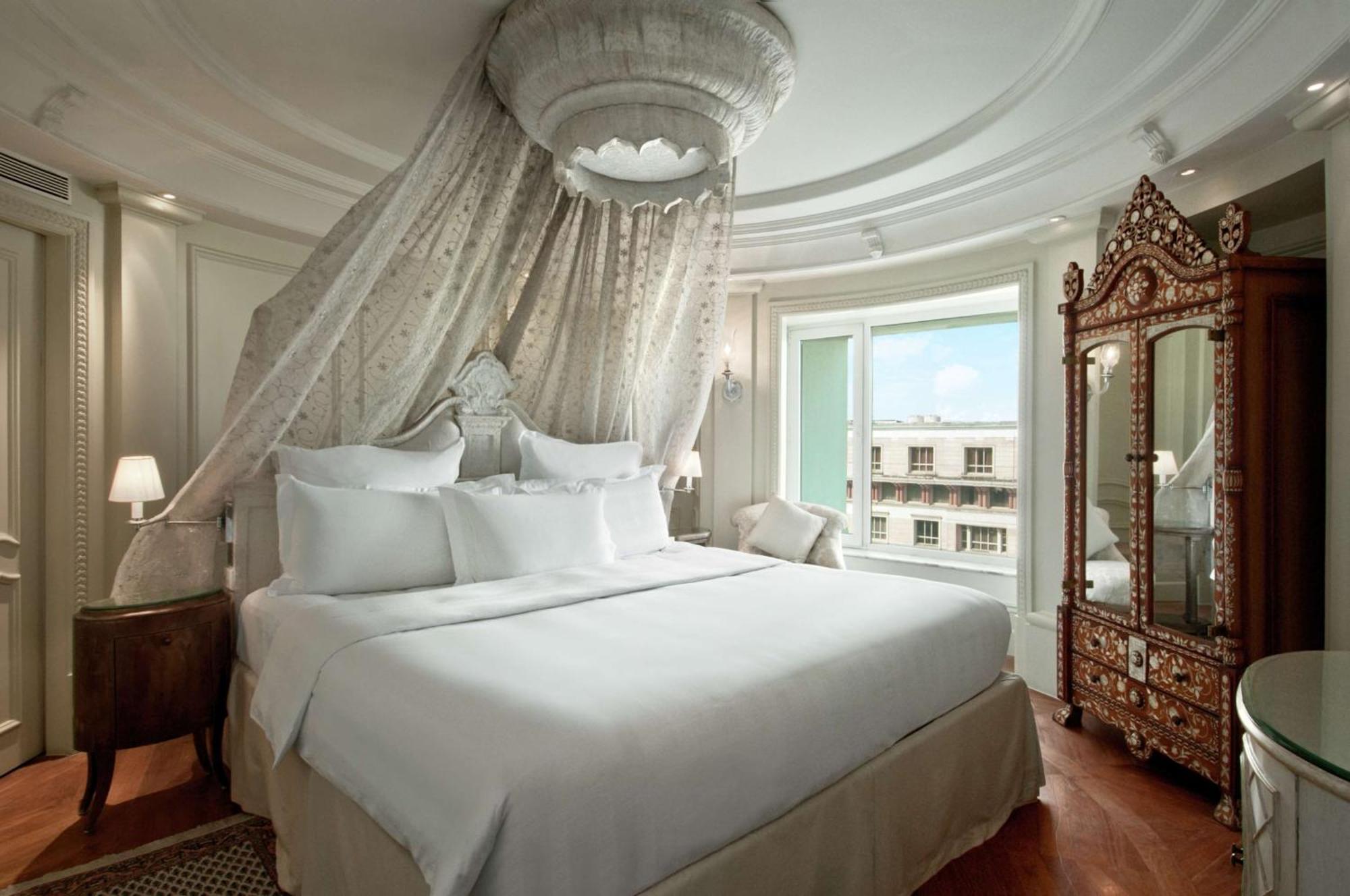 Hilton Mumbai International Airport Hotel Luaran gambar A bedroom at the hotel
