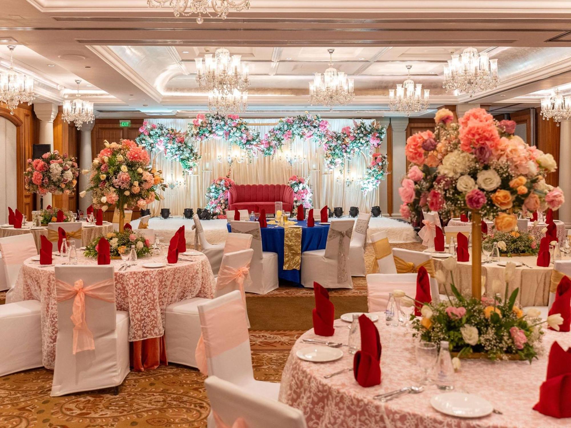 Hilton Mumbai International Airport Hotel Luaran gambar A wedding reception at the Taj Bengal, Kolkata